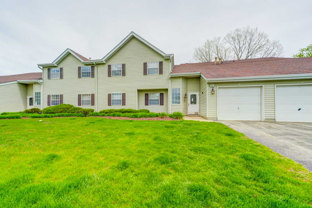 Property Photo:  86 Gant Circle G  IL 60107 