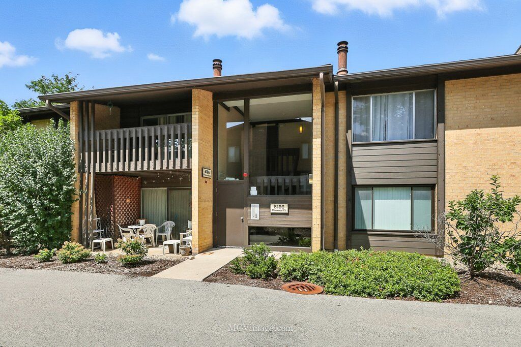 Property Photo: 6186 Pinewood Court 102 IL 60527