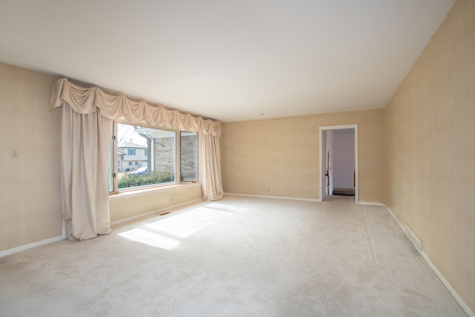 Property Photo: 1312 E Dorothy Drive IL 60074