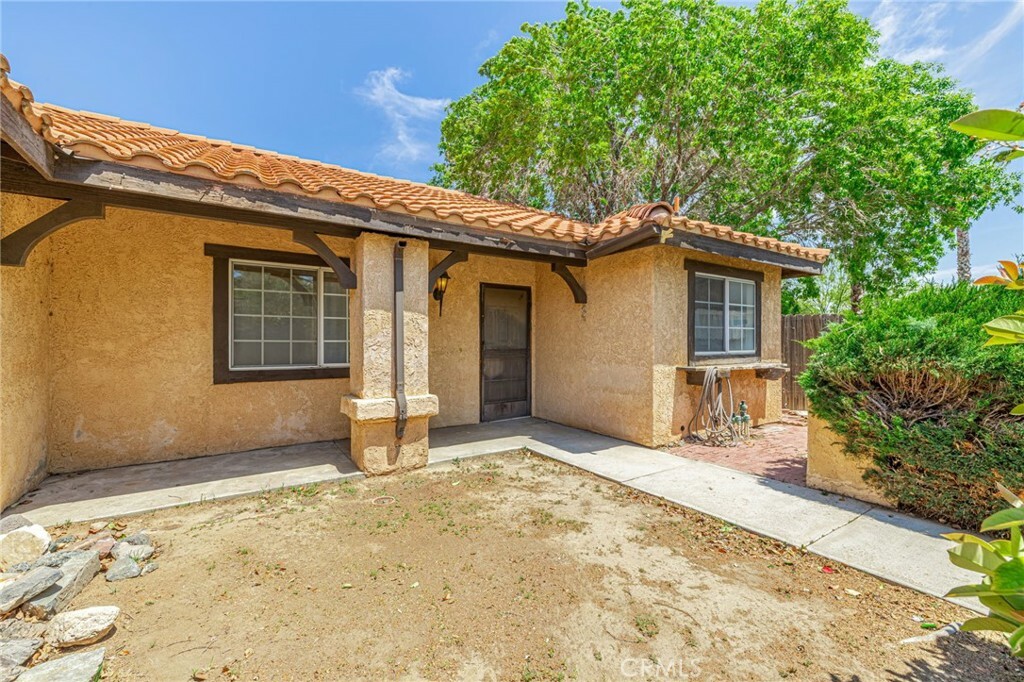 Property Photo: 43046 21st Street W CA 93536