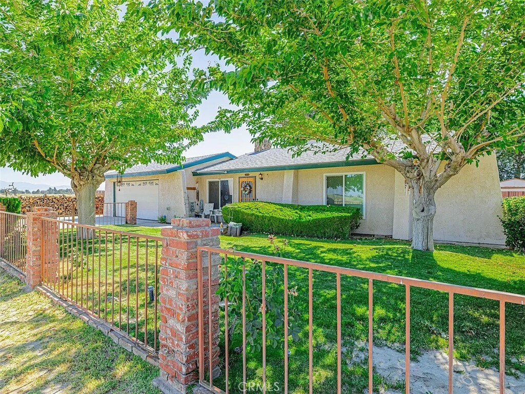 Property Photo: 44315 88th Street E CA 93535