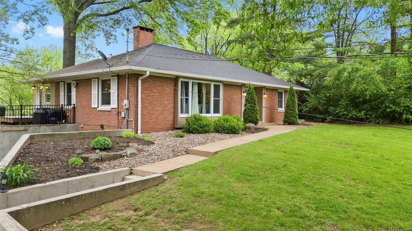 Property Photo: 350 Barnett Dr. IL 62025
