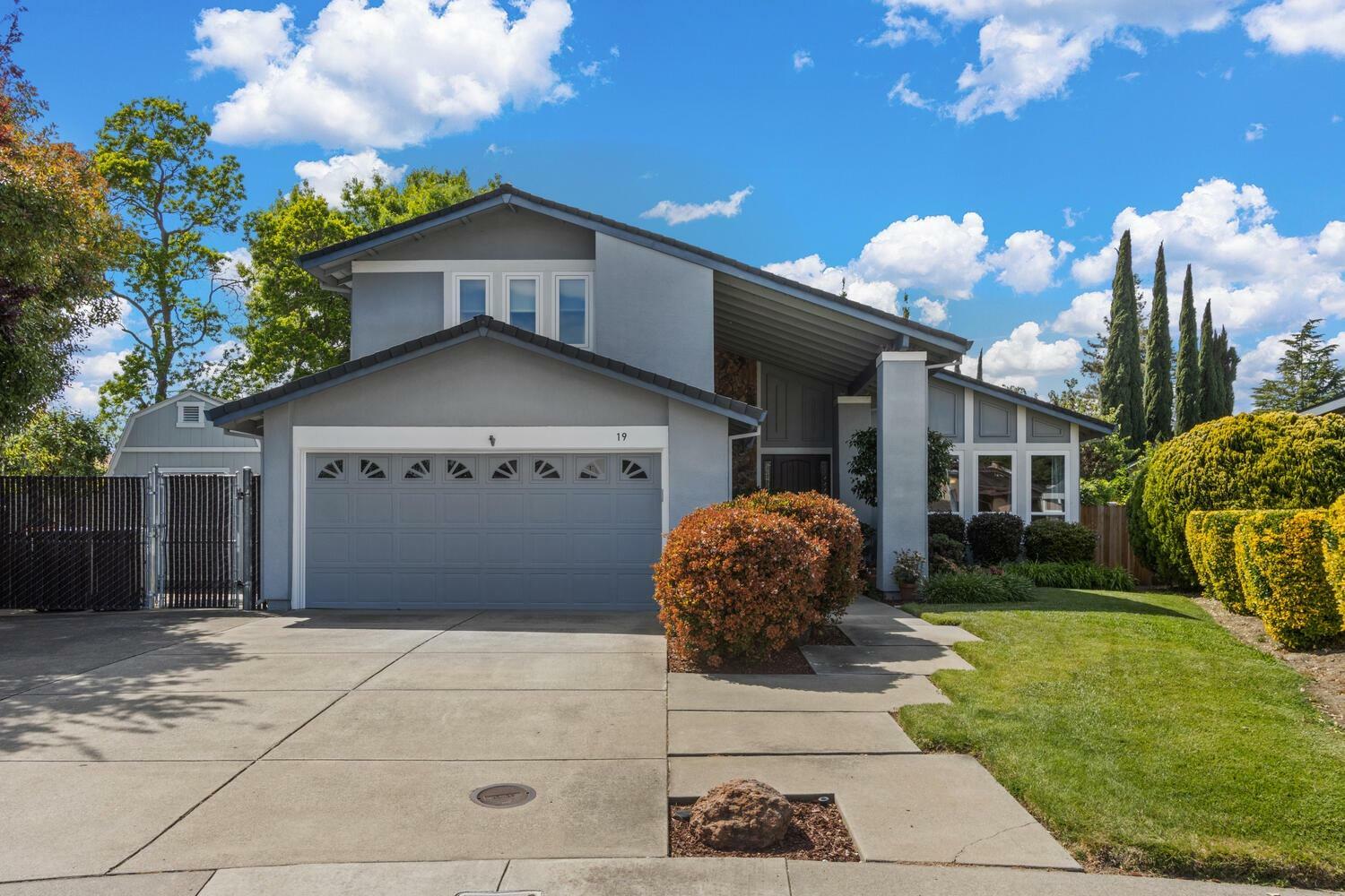 Property Photo: 19 Green Mist Court CA 95831