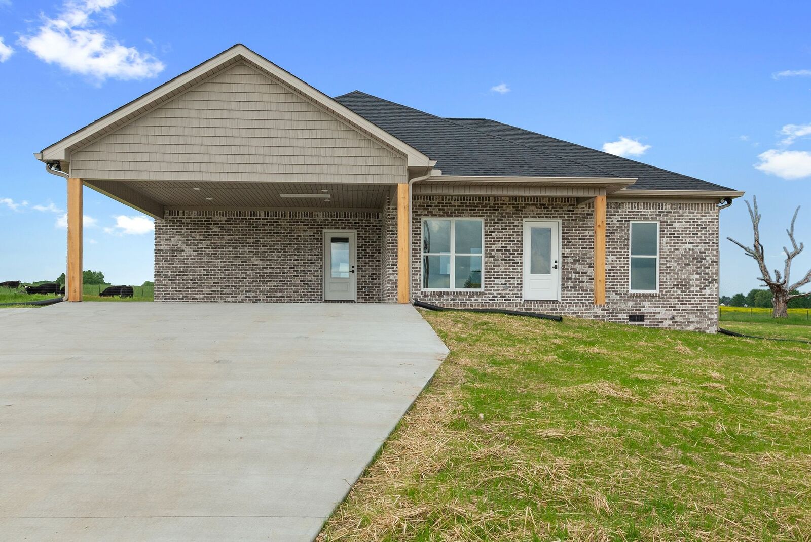 Property Photo:  400 Sawyer Ln  TN 38468 