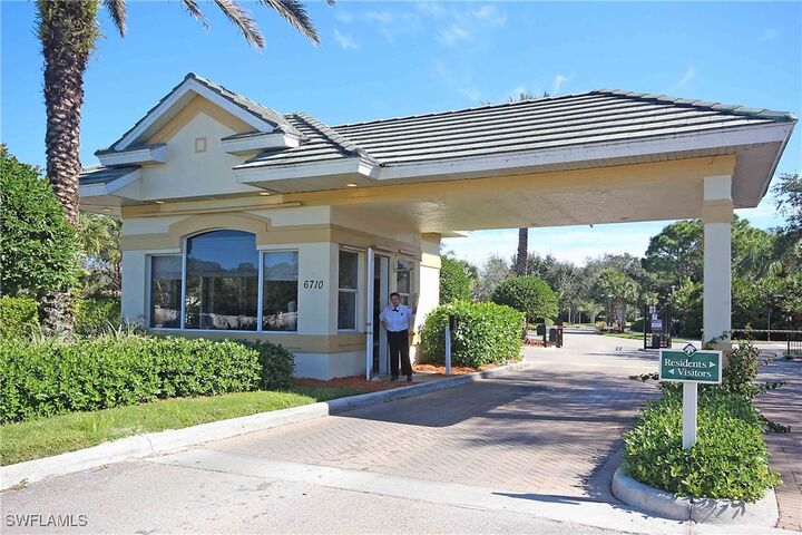 Property Photo:  6545 Chestnut Circle  FL 34109