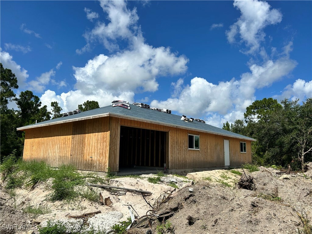 Property Photo: 1305 W 18th Street FL 33972