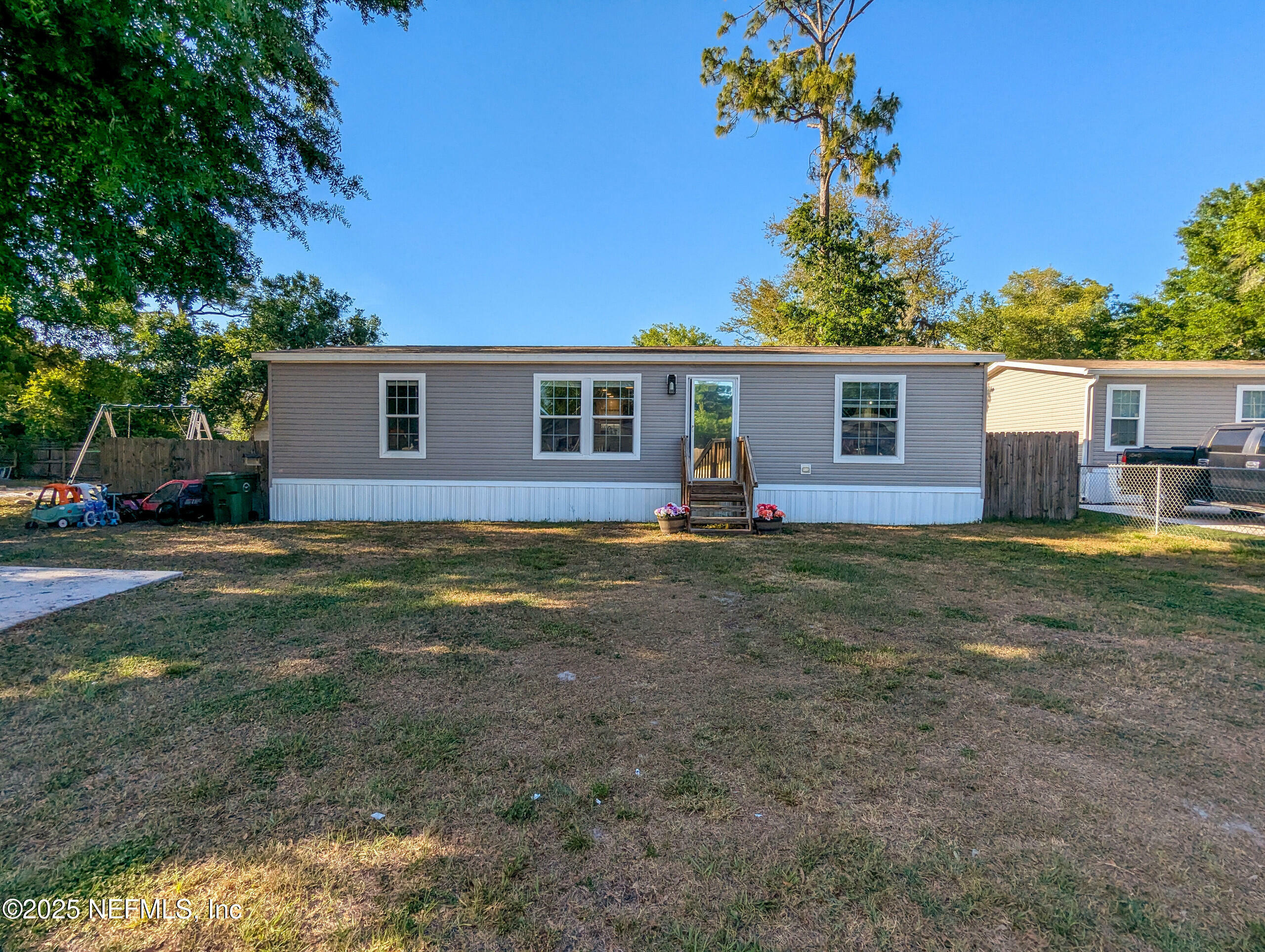 Property Photo: 6006 E 6th Manor FL 32177