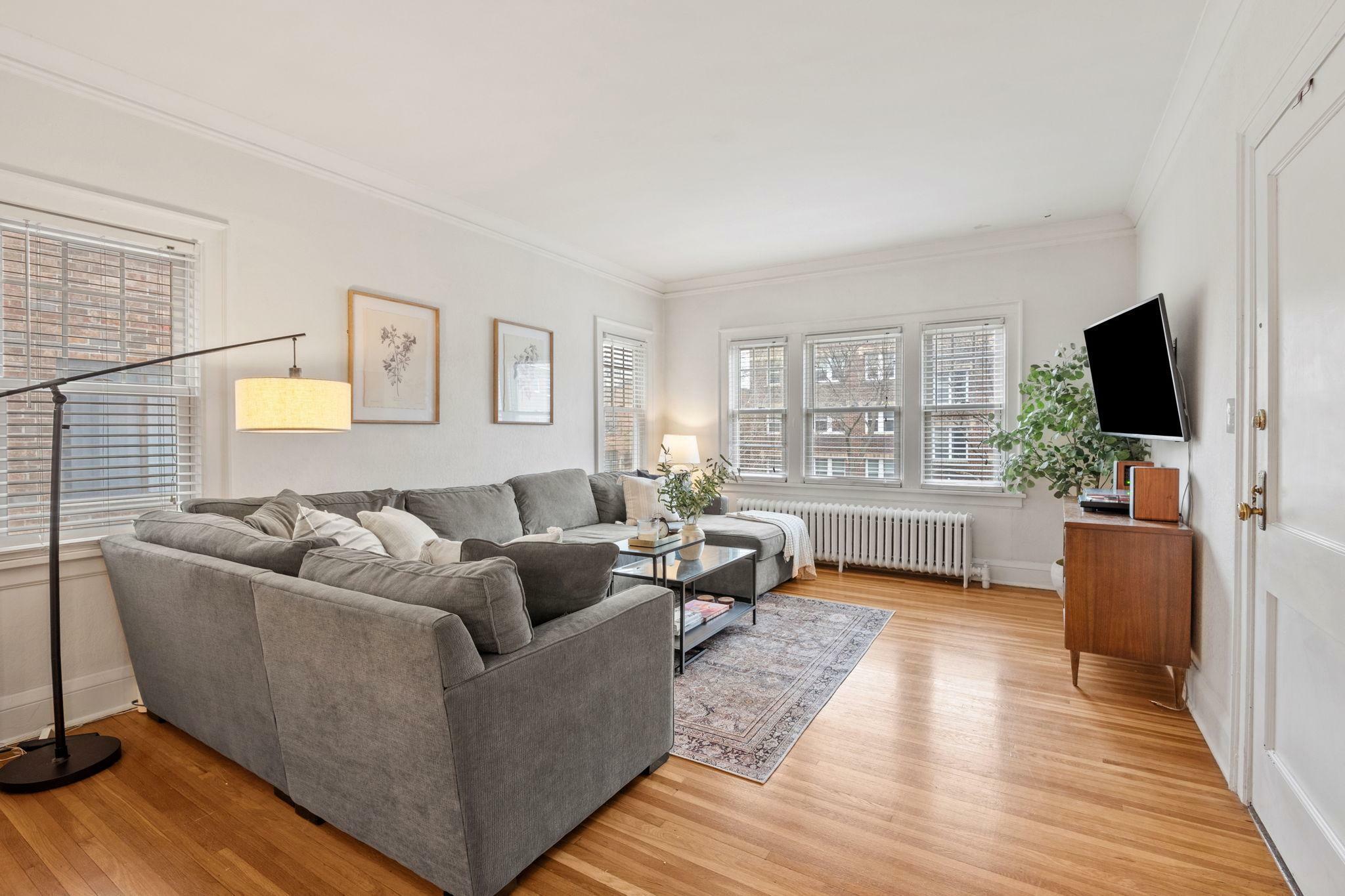 Property Photo: 3501 Dupont Avenue S 3 MN 55408