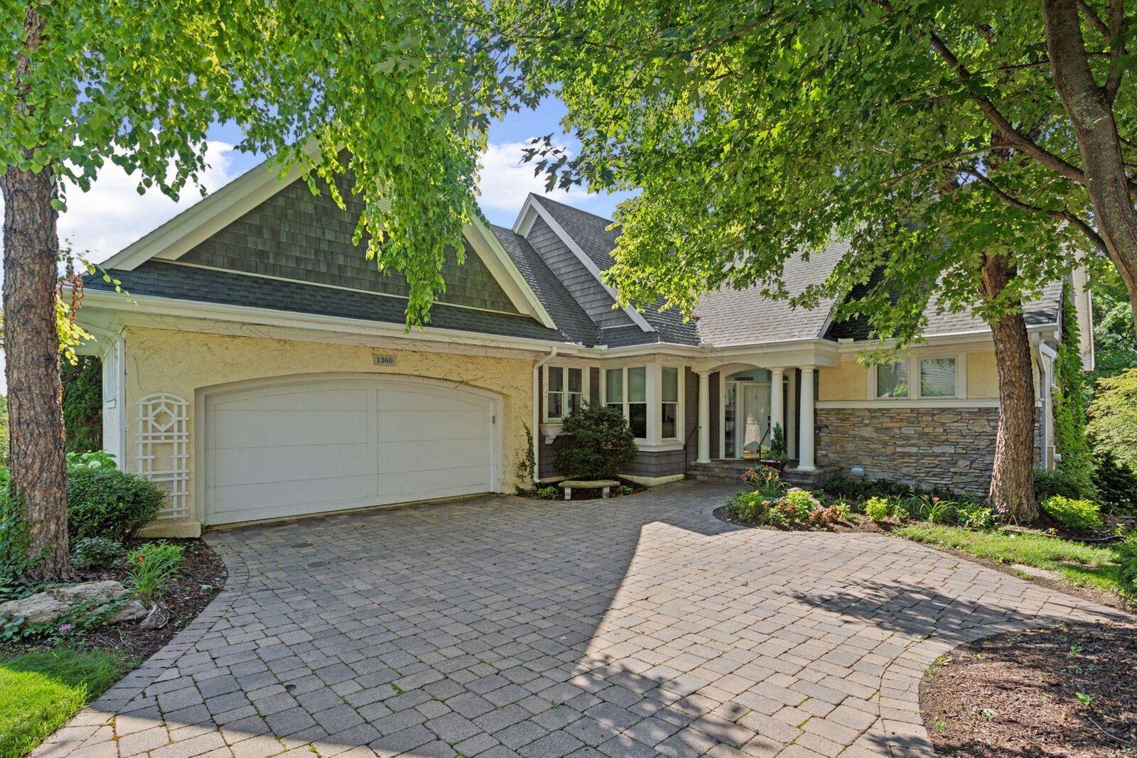Property Photo:  1360 Skyline Drive  MN 55422 