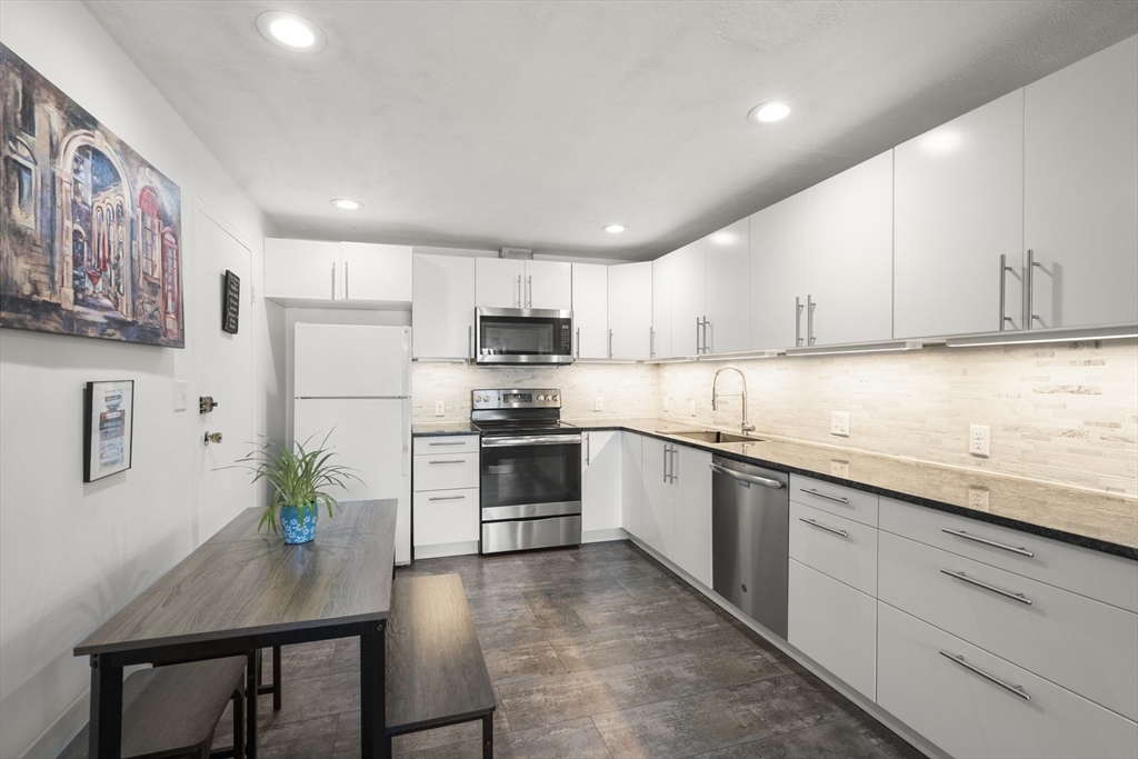Property Photo: 51 Warren St 2-2 MA 02453