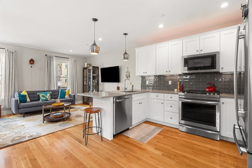 Property Photo:  178 Thornton St 1  MA 02119 