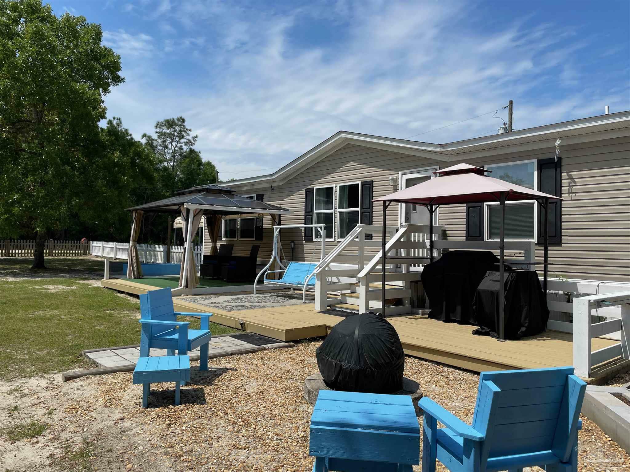 Property Photo: 763 Golden Ct FL 32539