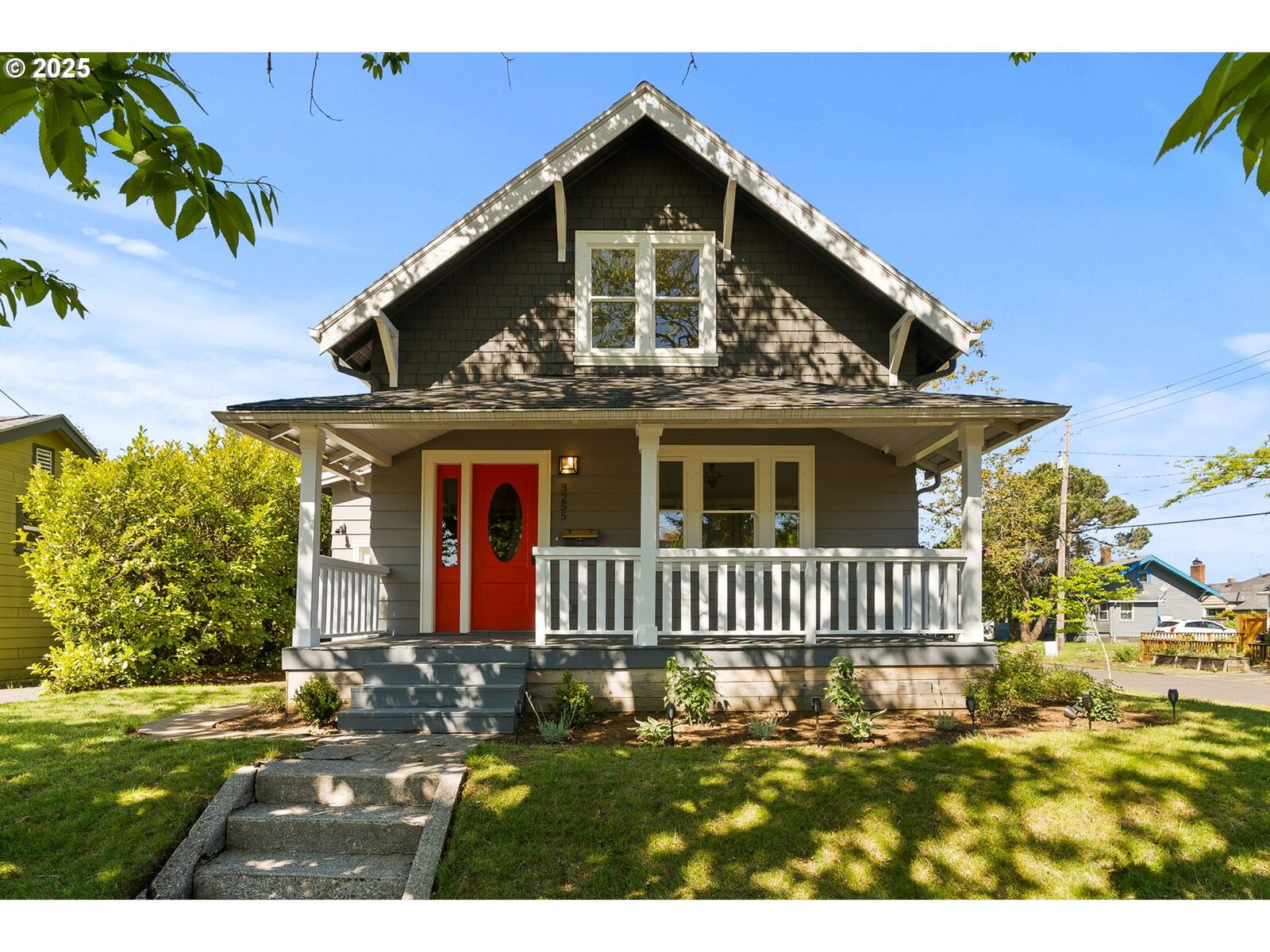 Property Photo:  3255 NE 80th Ave  OR 97213 