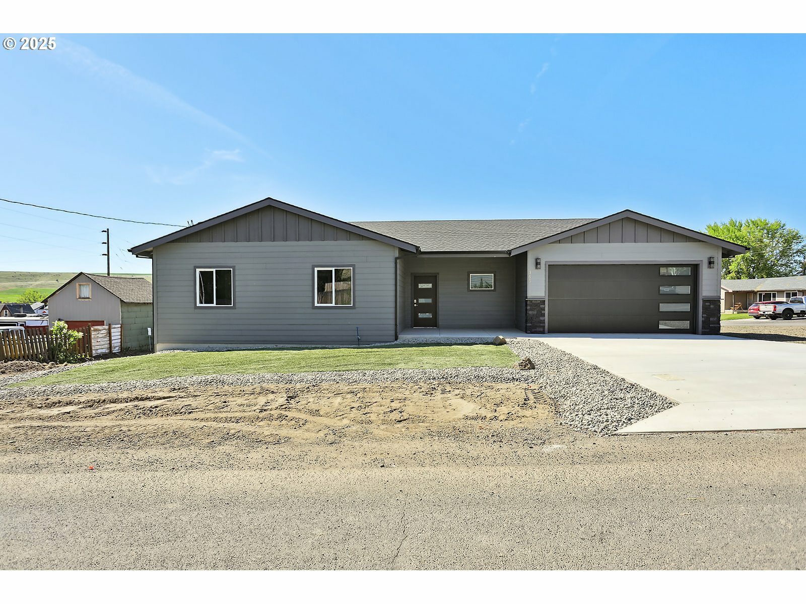 Property Photo: 365 NW 4th St OR 97021