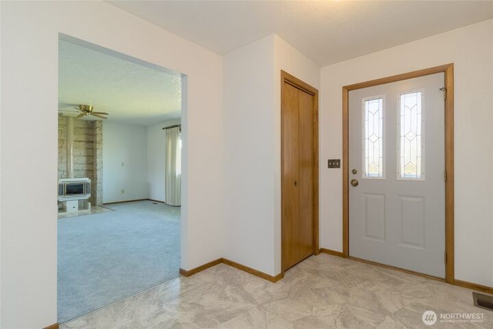 Property Photo:  336 NW Evans Avenue  WA 99362 