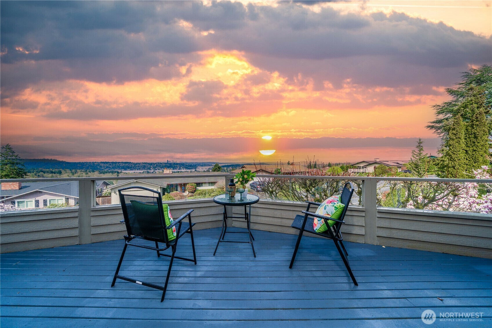Property Photo: 4538 Somerset Drive SE WA 98006