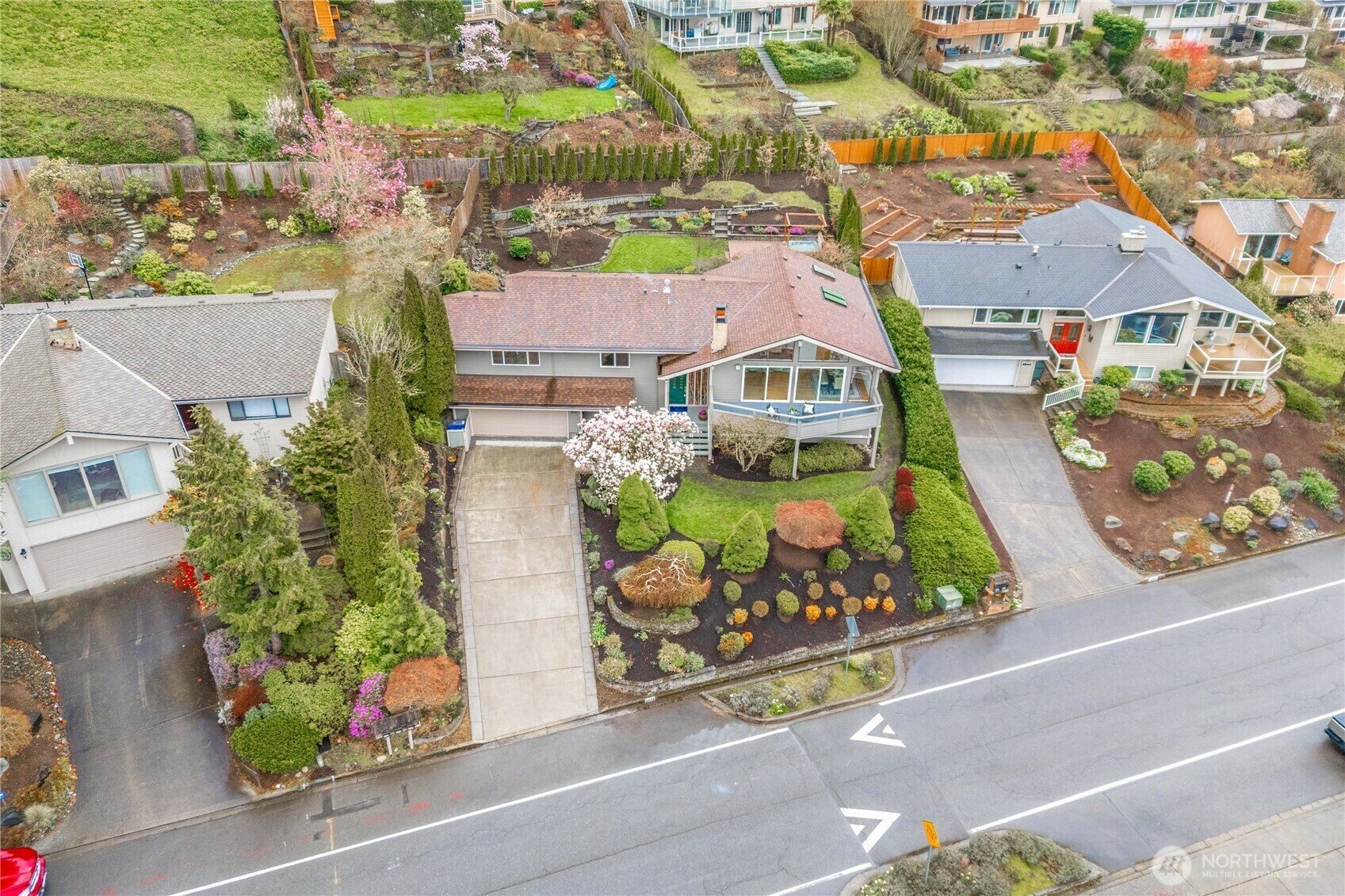 Property Photo: 4538 Somerset Drive SE WA 98006