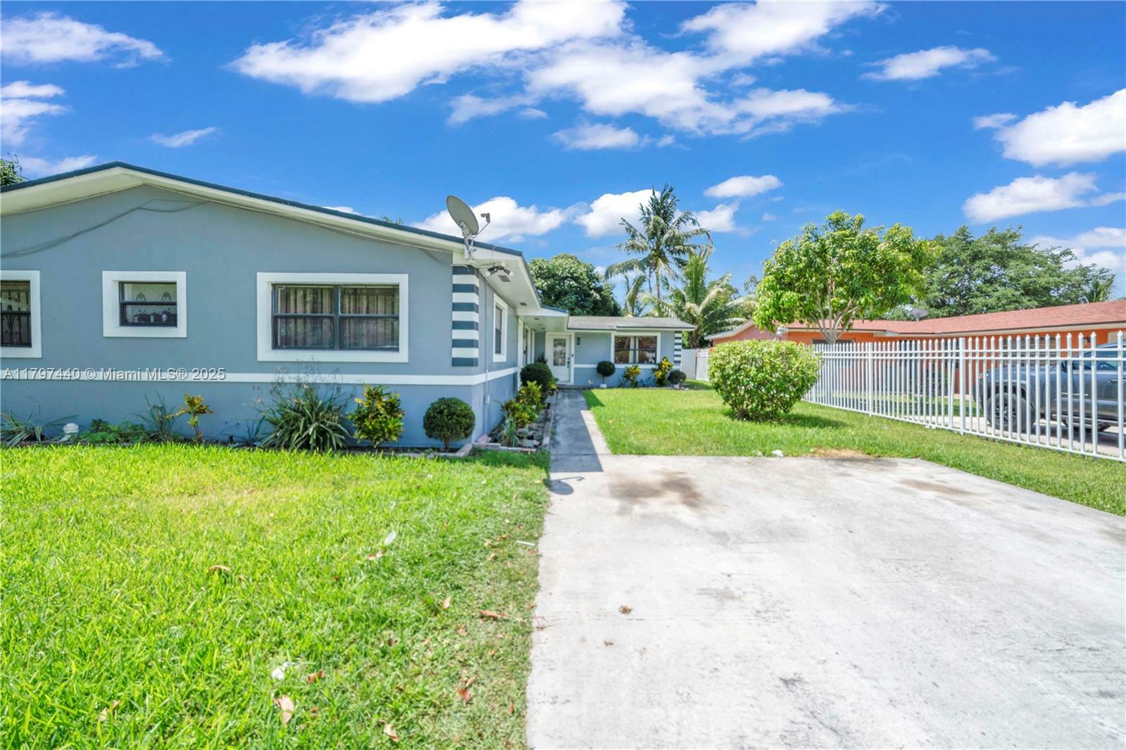 Property Photo: 1290 NE 144th St FL 33161