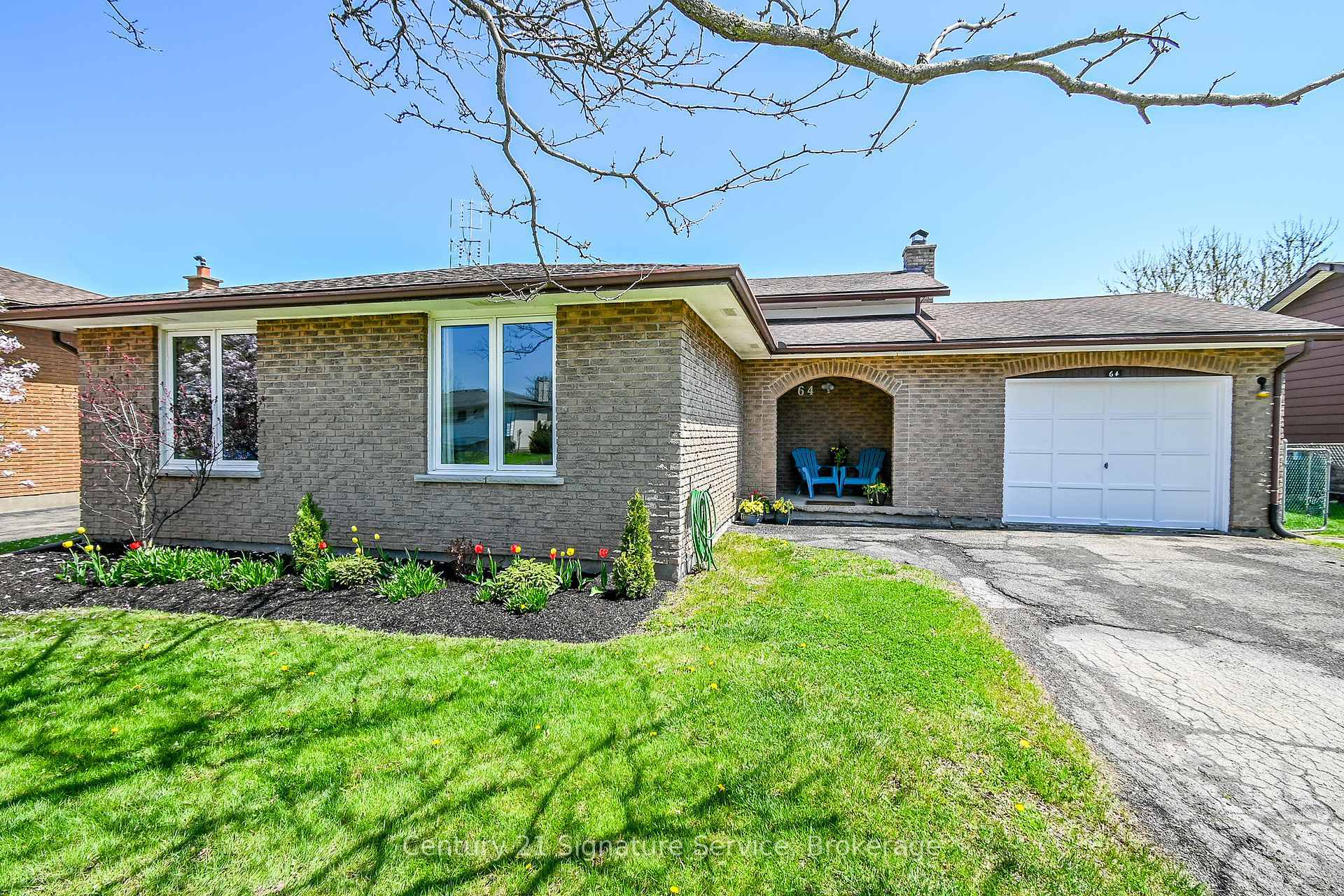 Photo de la propriété:  64 Elmvale Crescent  ON L3K 5X2 