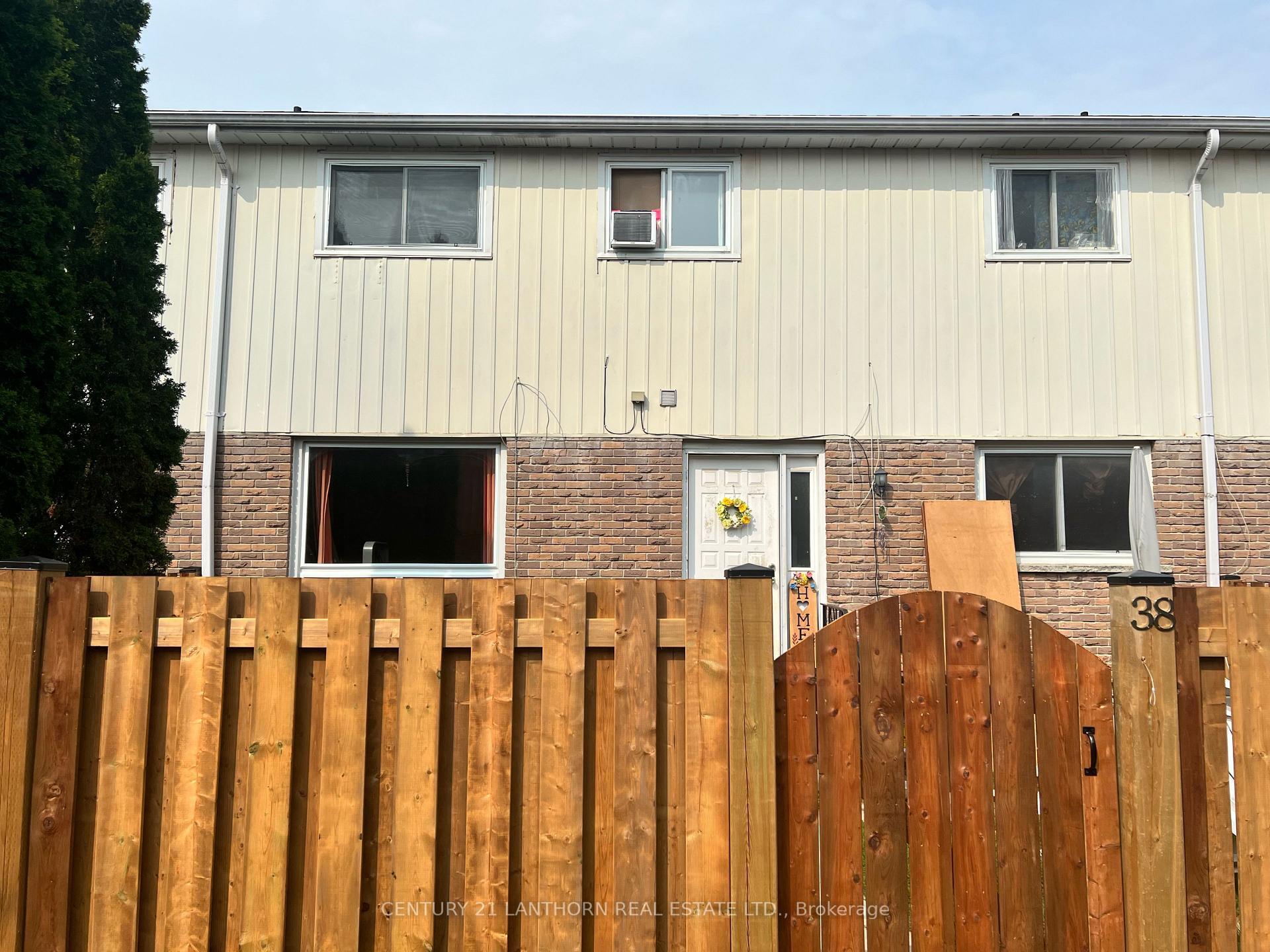 Property Photo: 19 Tracey Park Drive 38 ON K8P 4R4