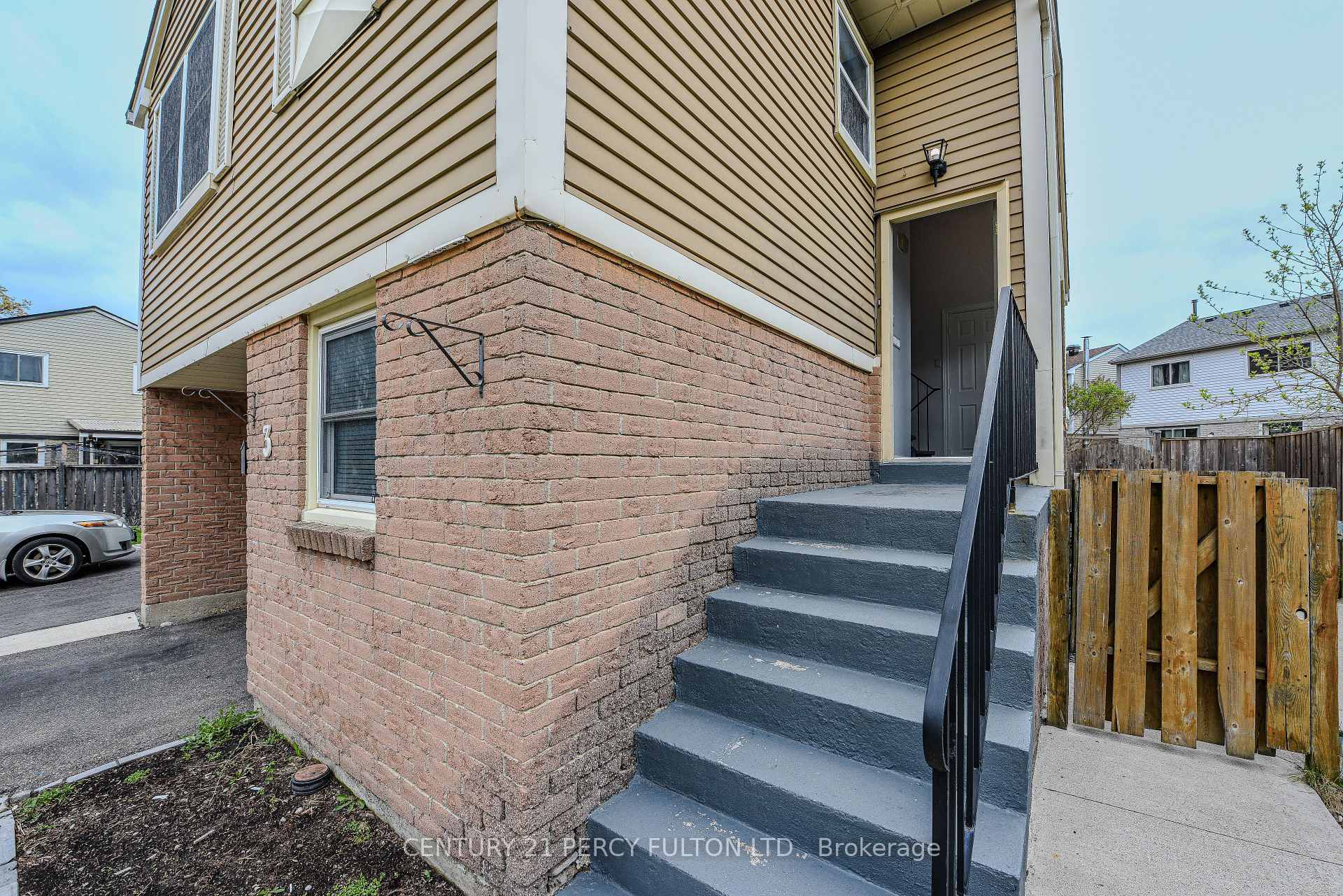 Photo de la propriété: 3 Mayfair Crescent ON L6S 3N3