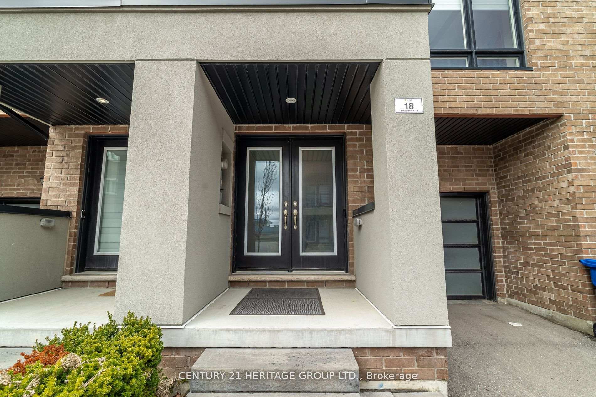 Property Photo: 18 Moneypenny Place ON L4J 0K9