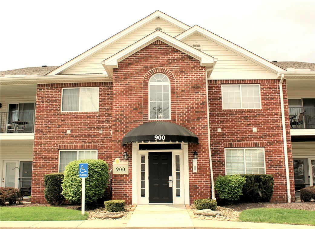Property Photo: 900 Hidden Ridge Ct 202 PA 15129