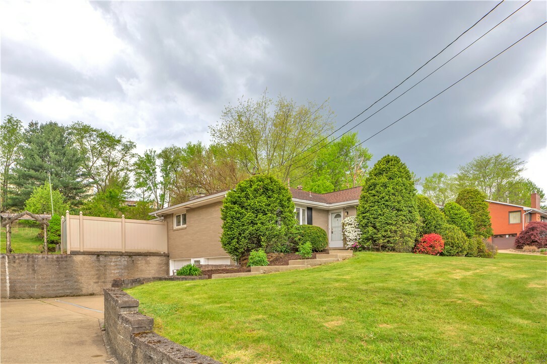 Property Photo: 2050 Barbara St PA 15042
