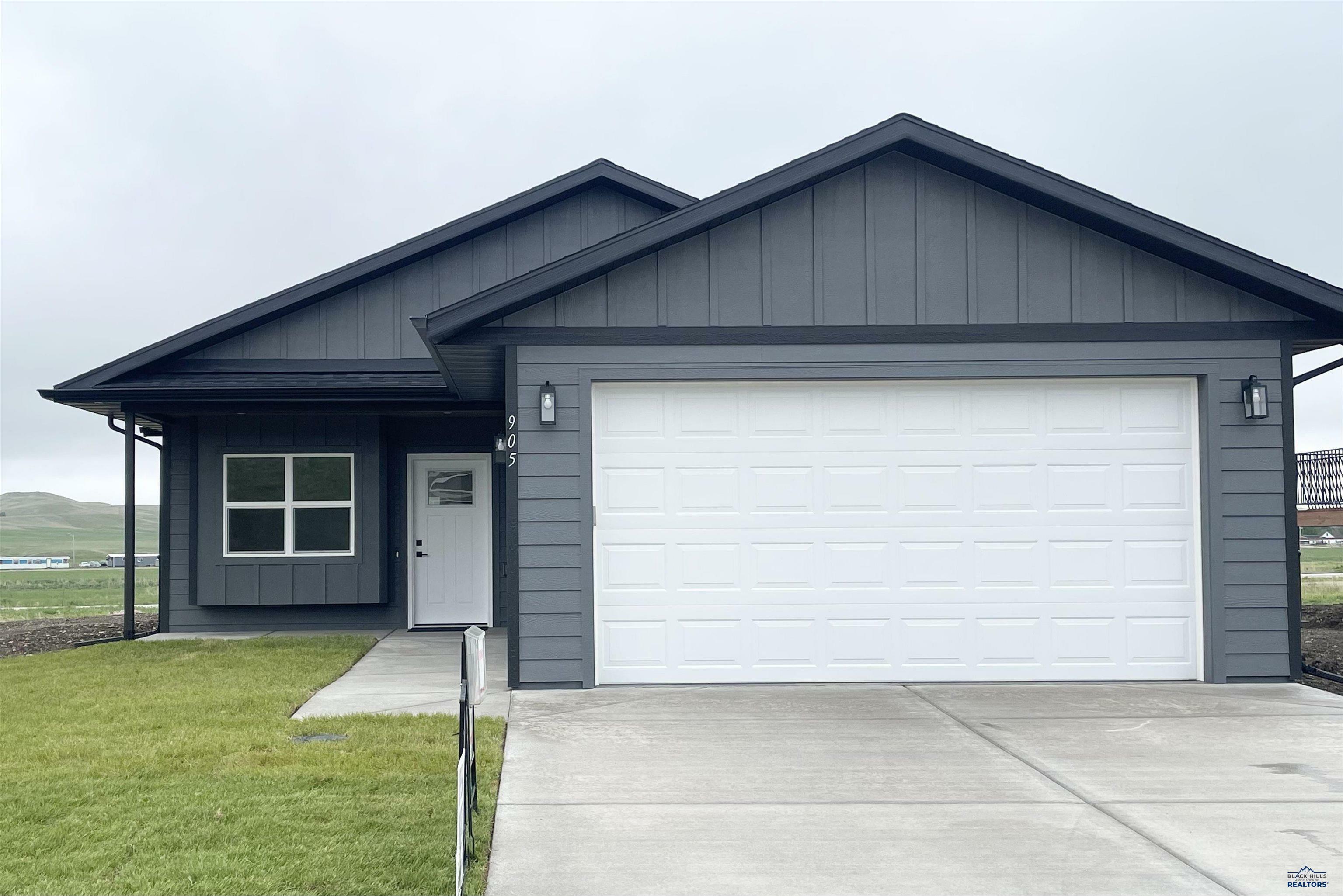 Property Photo: 905 Bennington Dr SD 57719