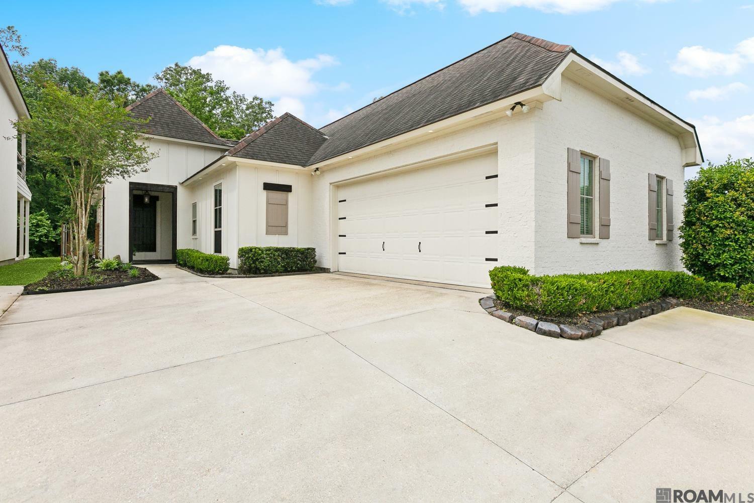 Property Photo: 18150 Vis-A-Vis Ave LA 70817