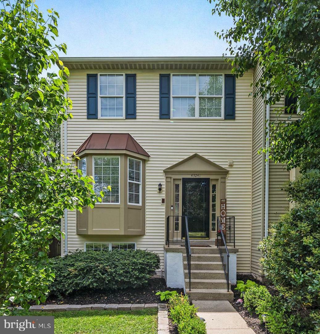 Property Photo: 43241 Bent Twig Terrace VA 20147