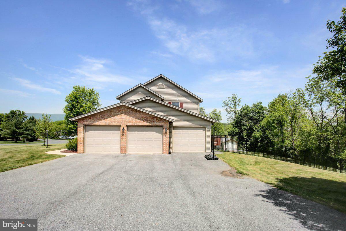 Property Photo: 205 Sandoeshire Lane PA 17201