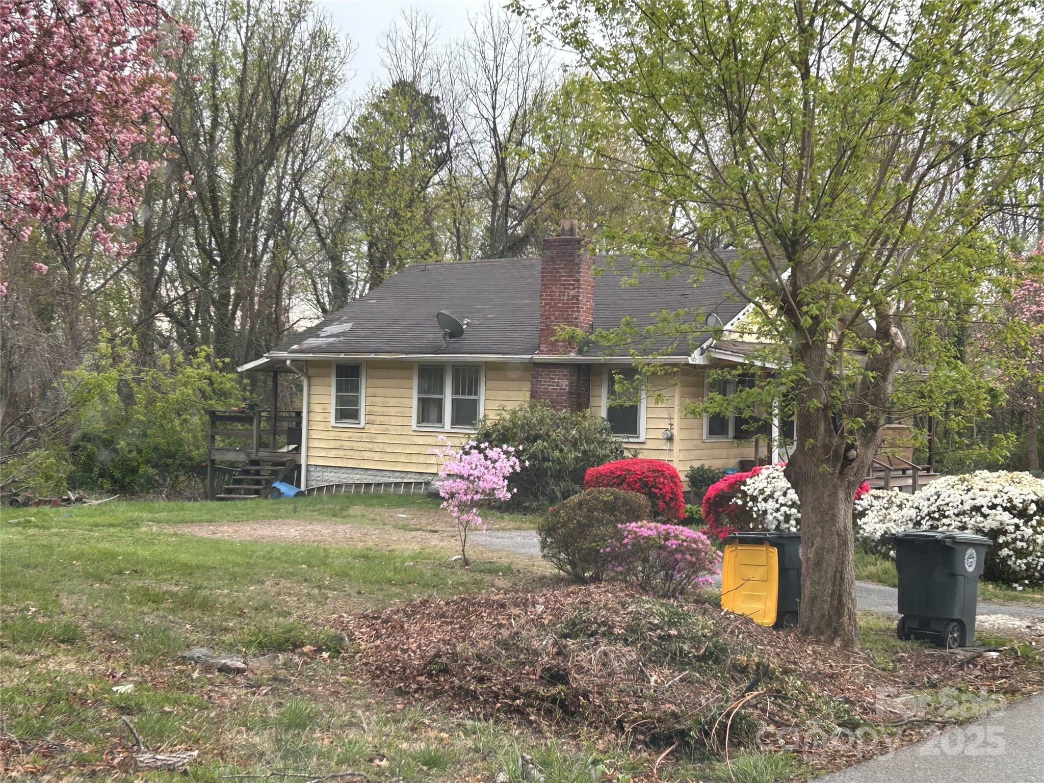 Property Photo: 14 Crestfield Avenue NC 28804
