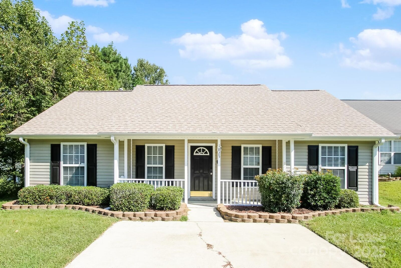 Property Photo:  1825 Mission Oaks Street  NC 28083 