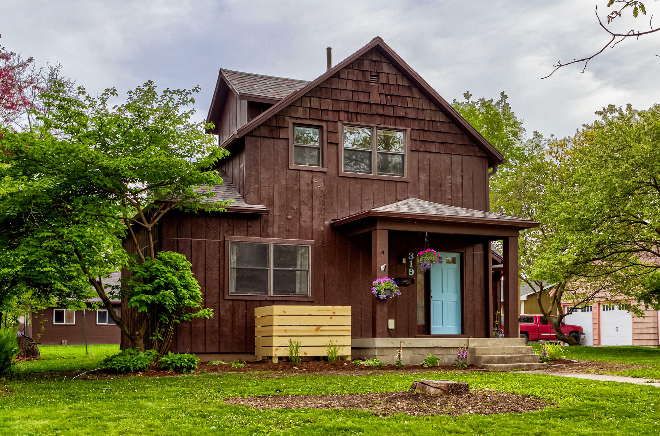 Property Photo: 319 J Avenue IA 50201