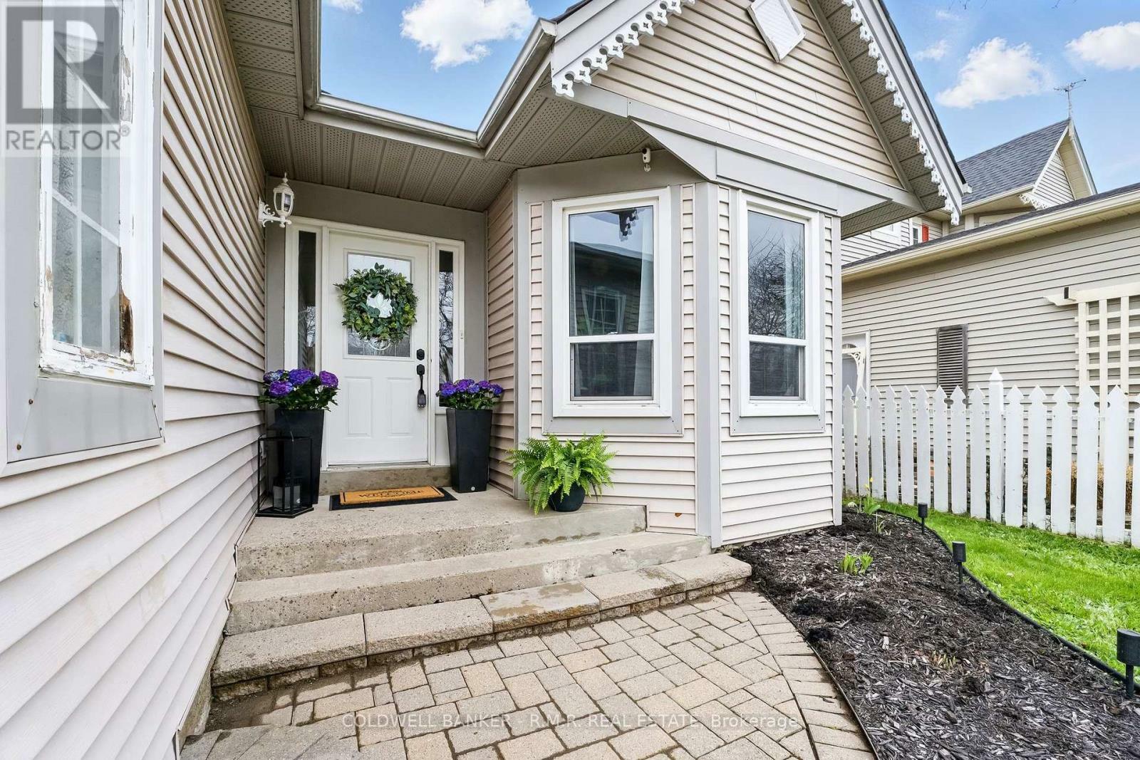 Property Photo: 1037 Ripley Crescent ON L1K 2E6