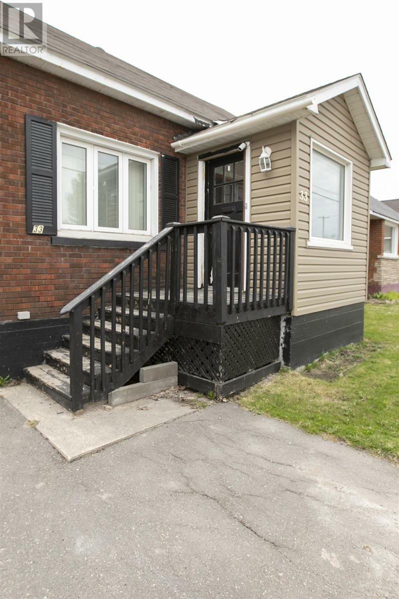 Property Photo: 33 Wallace Ter ON P6C 1J9