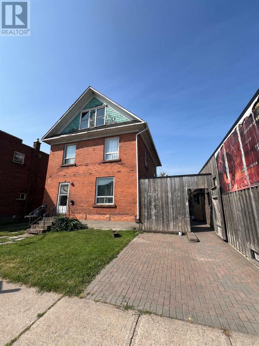 Photo de la propriété: 315 Korah Rd ON P6C 4H2