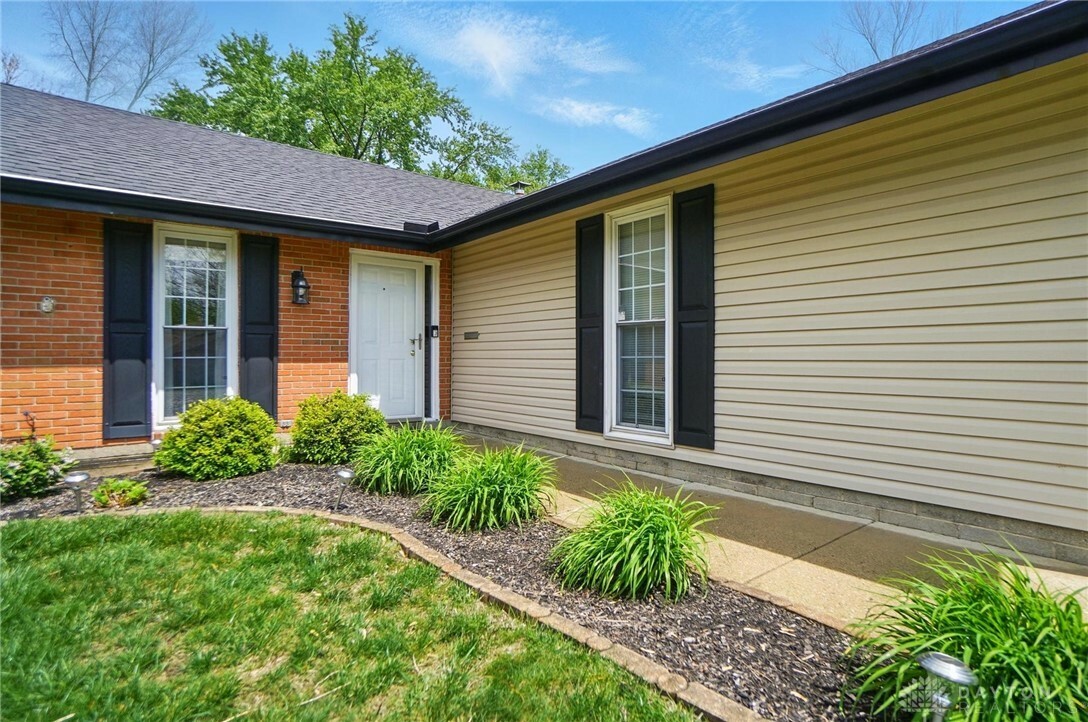 Property Photo: 4811 Silver Oak Street OH 45424