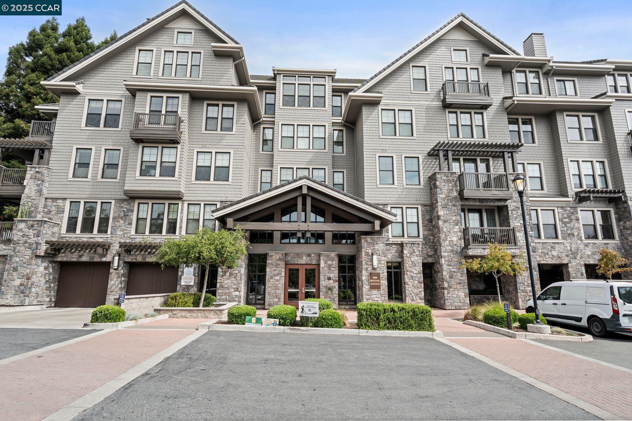Property Photo: 1000 Dewing Ave 306 CA 94549