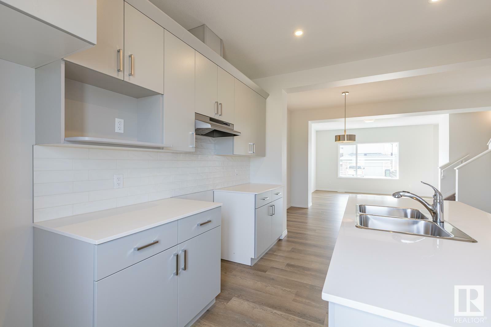 Photo de la propriété: 6272 175 Avenue NW AB T5Y 4H3