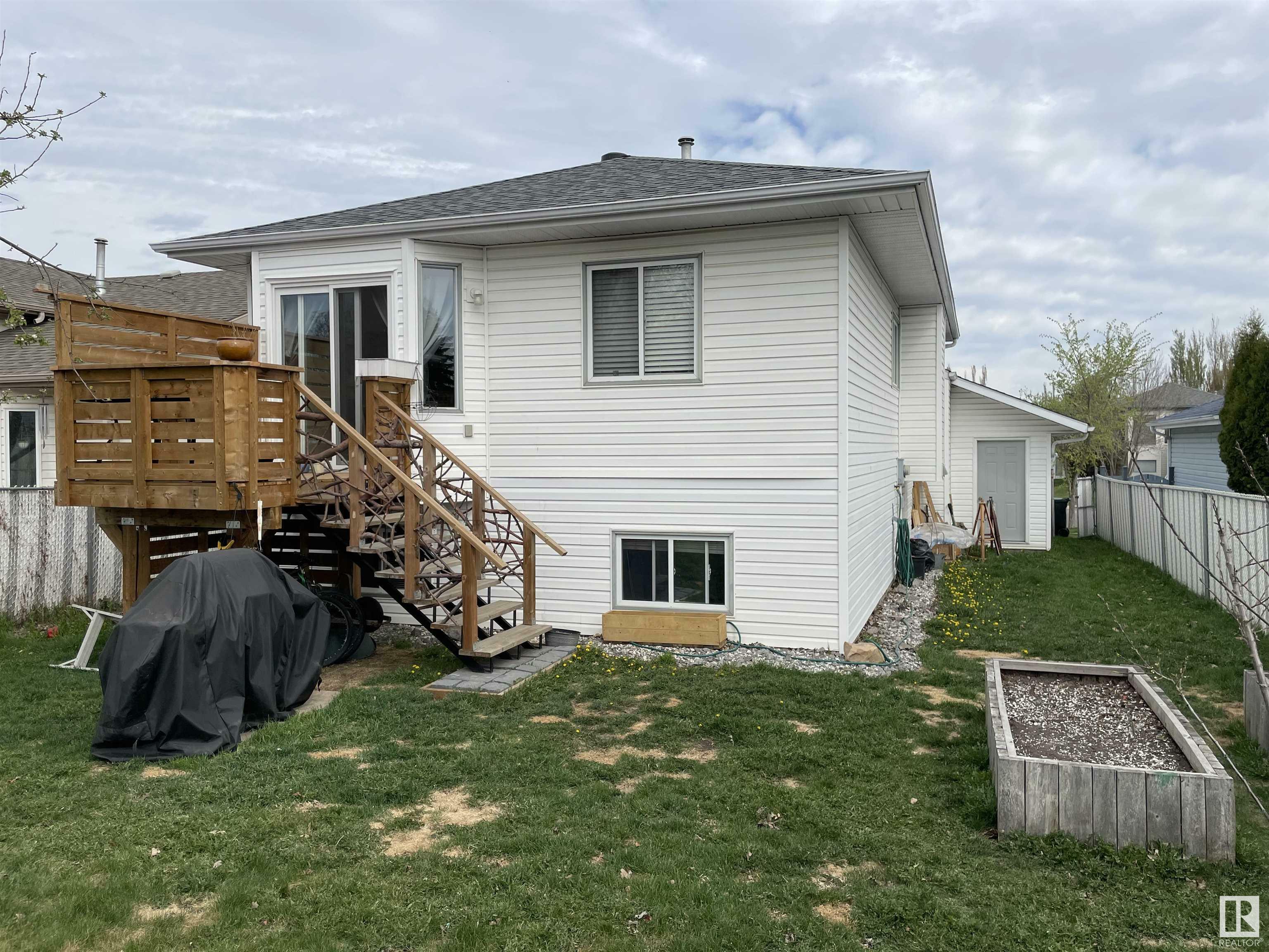 Property Photo: 67 Deer Park Blvd AB T7X 3J6
