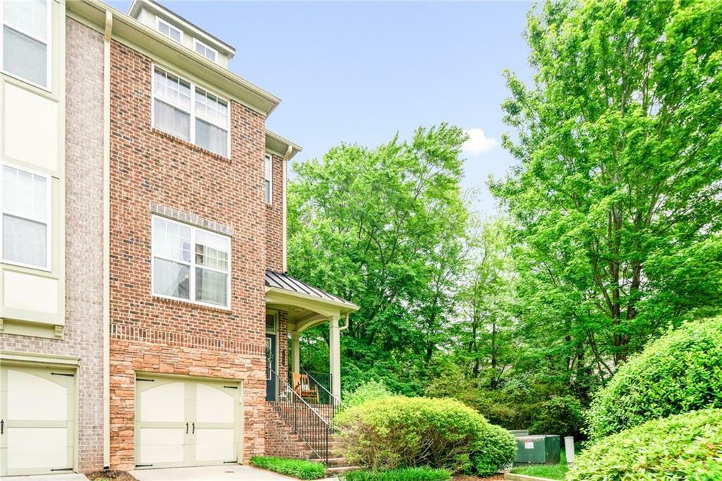 Property Photo: 1996 Cobblestone Circle NE GA 30319