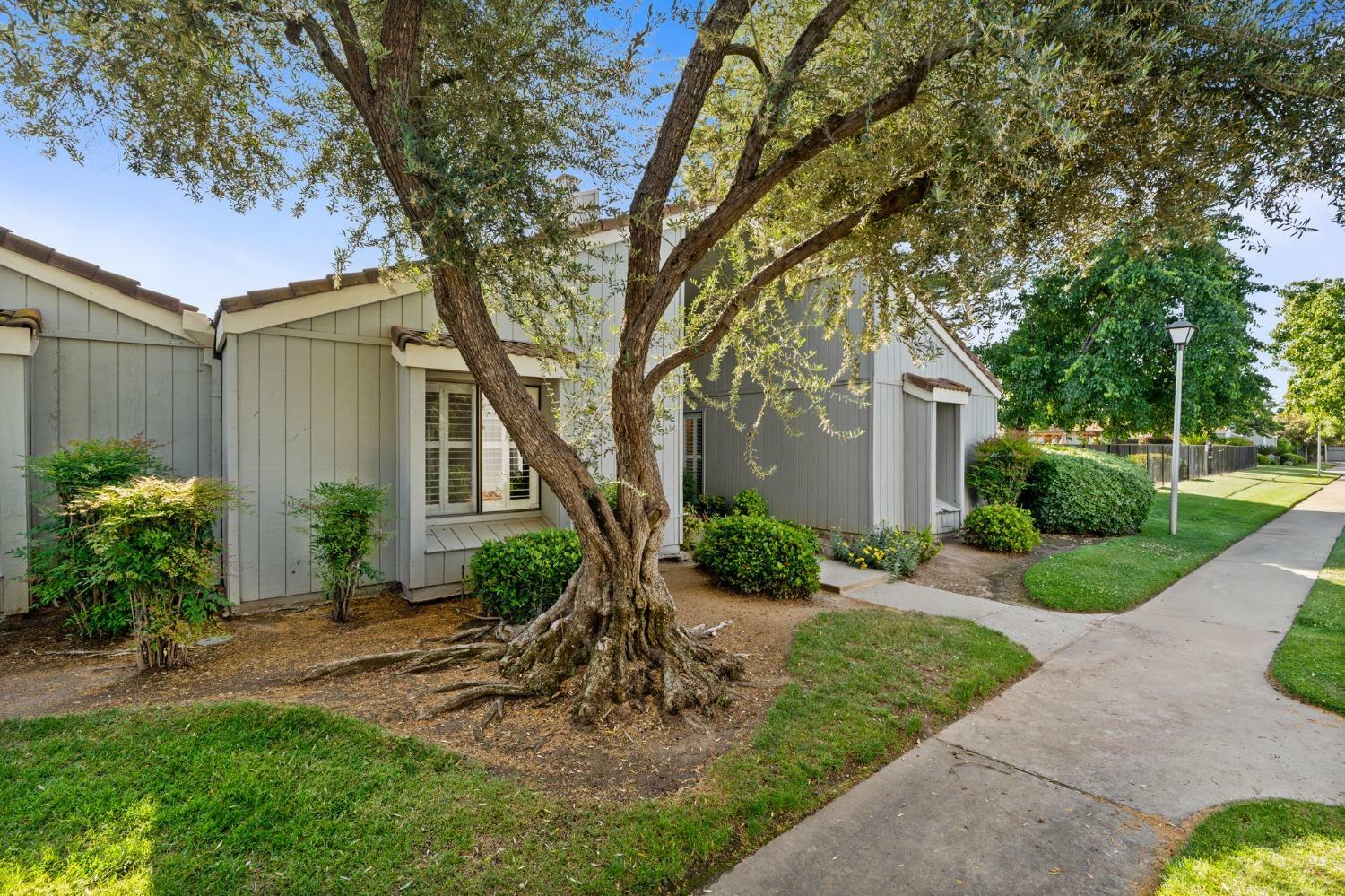 Property Photo: 1864 Cougar Lane CA 93611