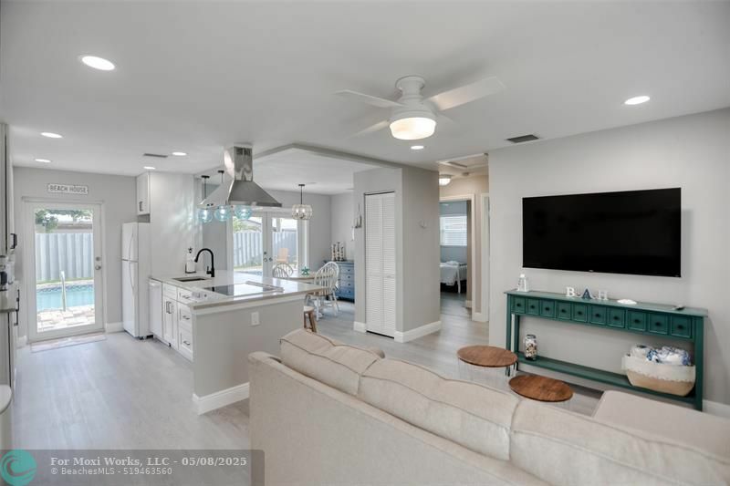 Property Photo: 1437 NE 25th St FL 33064