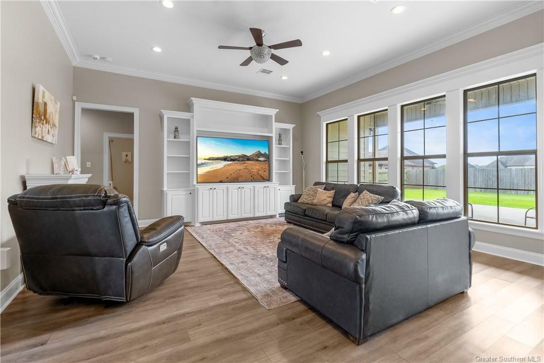 Property Photo: 612 Woodland Street LA 70647