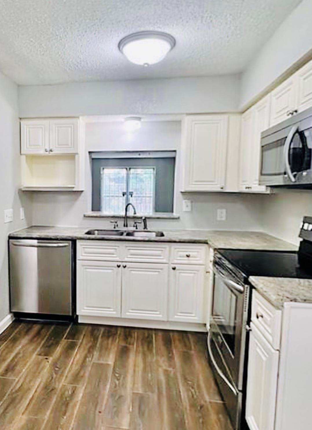 Property Photo:  2112 Greenbriar Colony Drive  TX 77032 