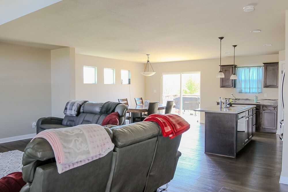 Property Photo: 4917 Richmond Avenue IA 50317