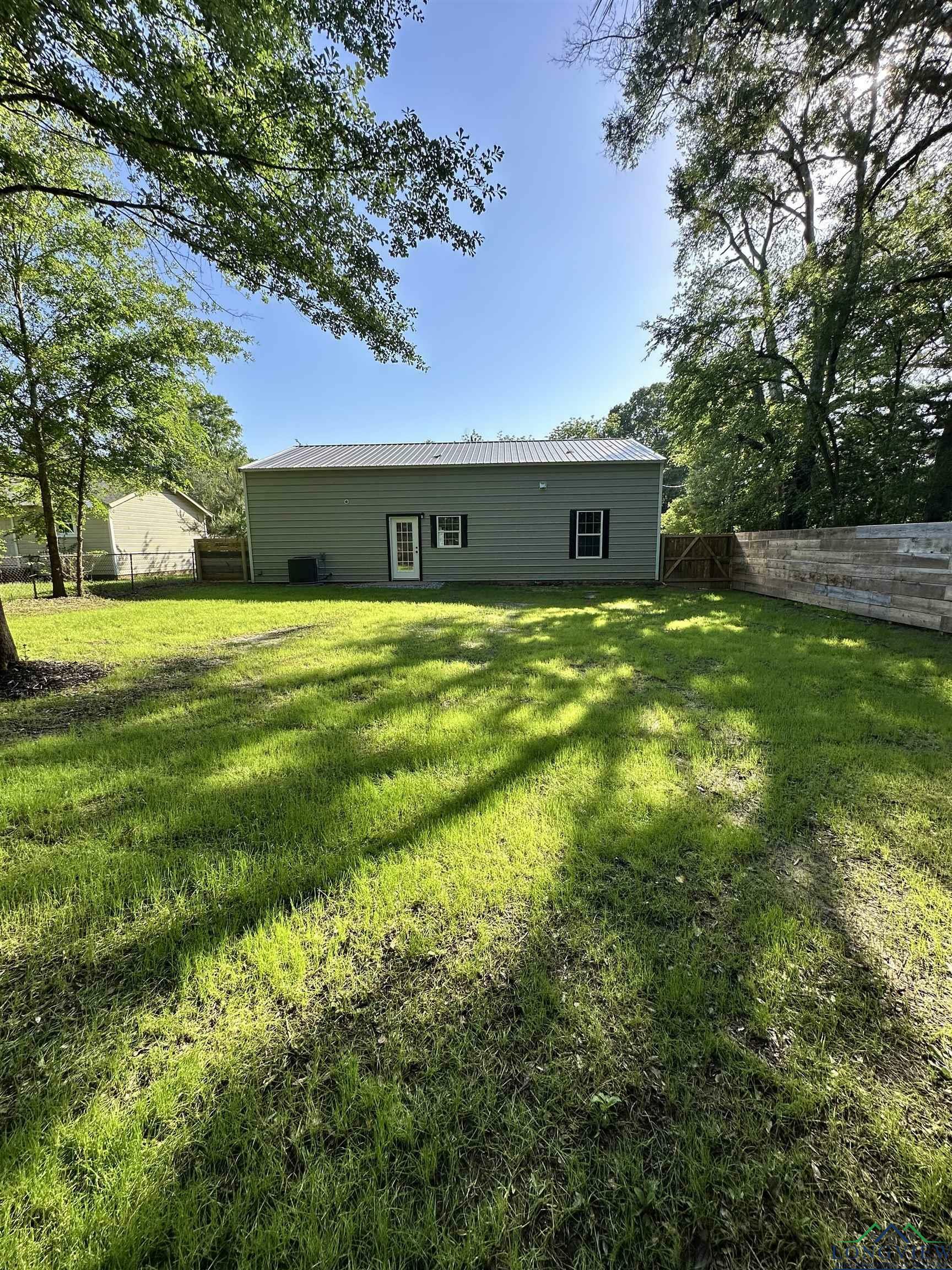 Property Photo: 210 Empire St TX 75647