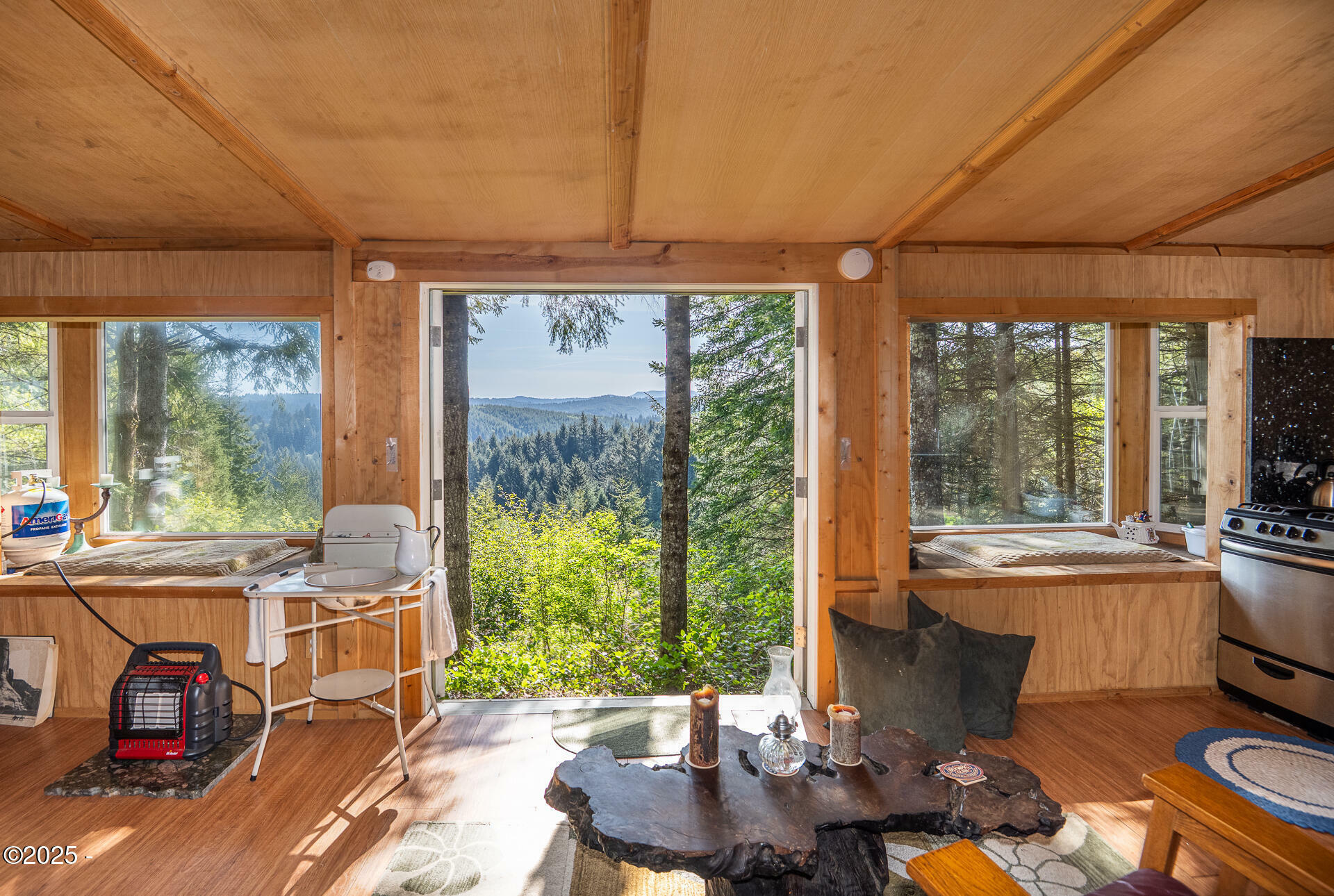 Property Photo: 000121129 S Beaver Creek Road OR 97376